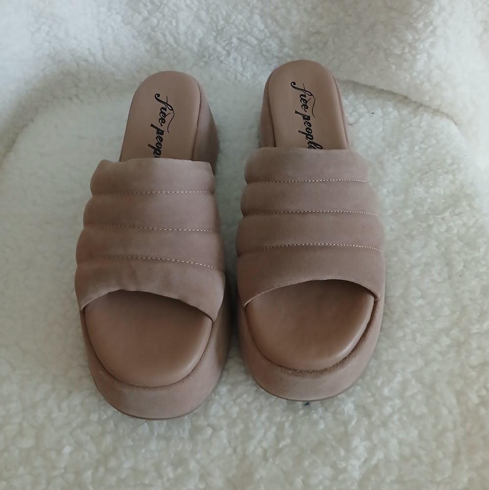 Free People Platform Slides - Picture 2 of 7